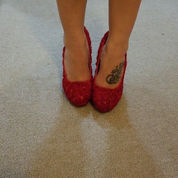 Red  heels - Picture 2 of 6